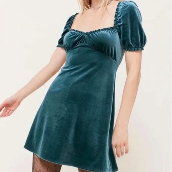 Urban Outfitters Cassandra Green Velvet Puff Sleeve Empire Milkmaid Mini Dress M - Picture 2 of 11